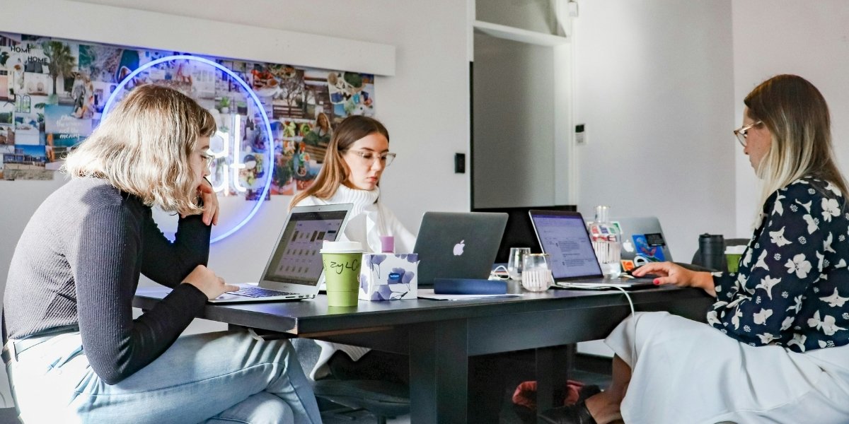 How E-Commerce Is Changing the Way We Buy and Sell