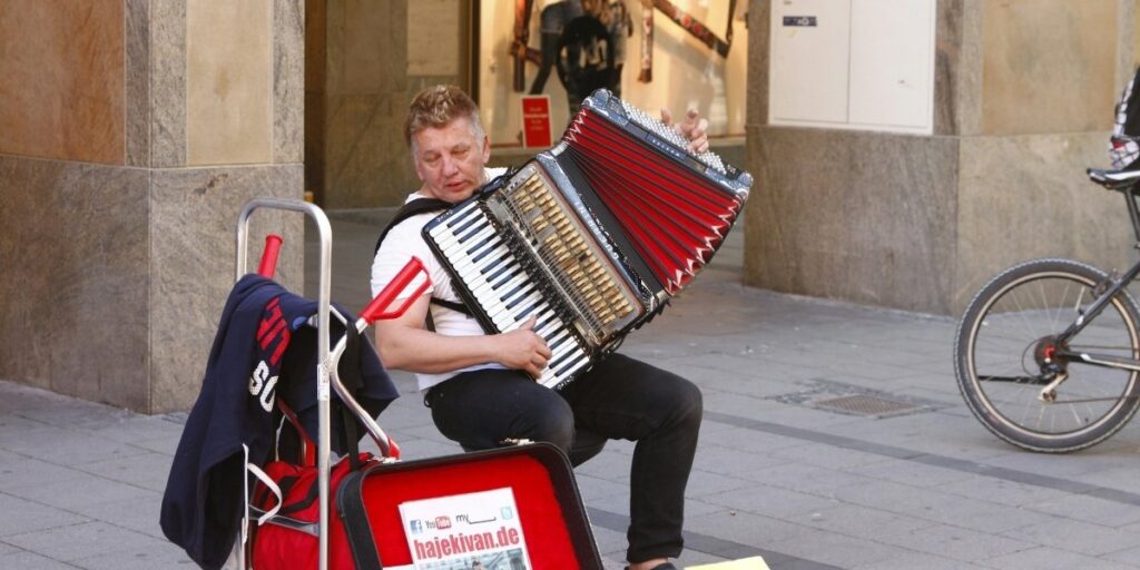 Street Performers: Shaping Culture and Community in Cities